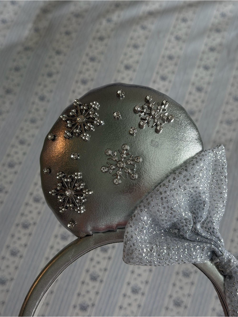 BaubleBar x Disney | Minnie Mouse Snowflake Ears Headband - Picture 5 of 13
